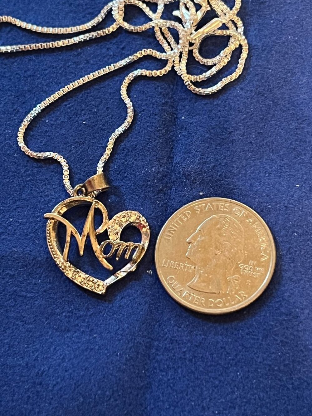 Silver-Tone 'Mom' Heart Pendant Necklace (492)
